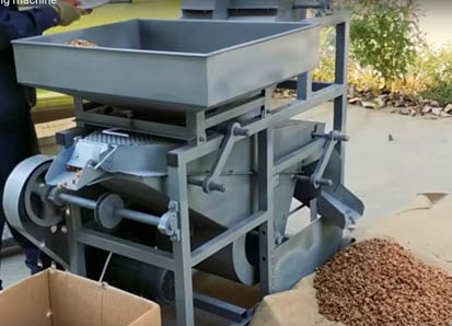 Video of hazelnut shell separation screening machine