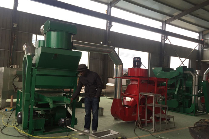 Customer of Senegal purchased peanut sheller and classifying screen